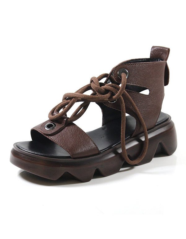 Leren Sandalen Met Dikke Zool En Veters In De Zomer