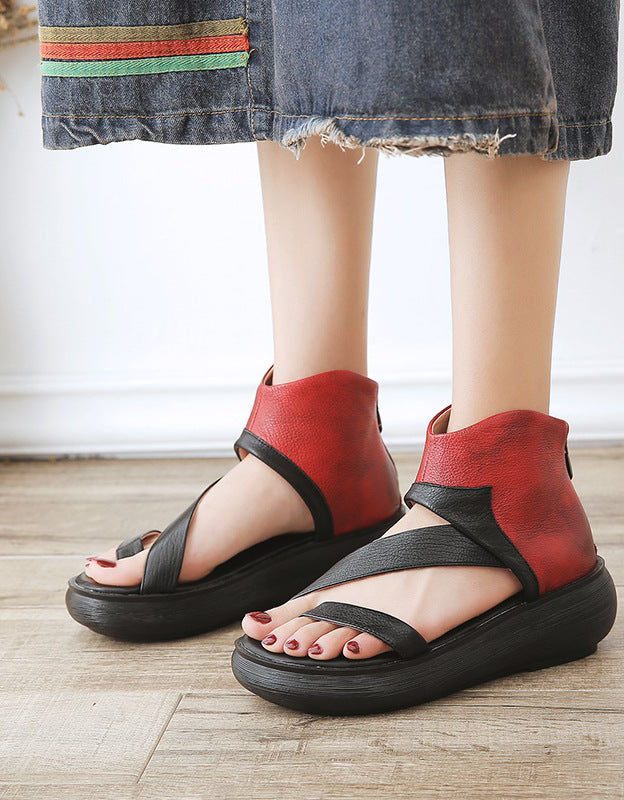 Handgemaakte Sandalen Met Bijpassende Kleur En Sleehak