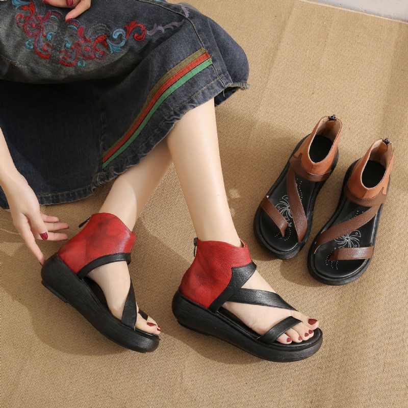 Handgemaakte Sandalen Met Bijpassende Kleur En Sleehak