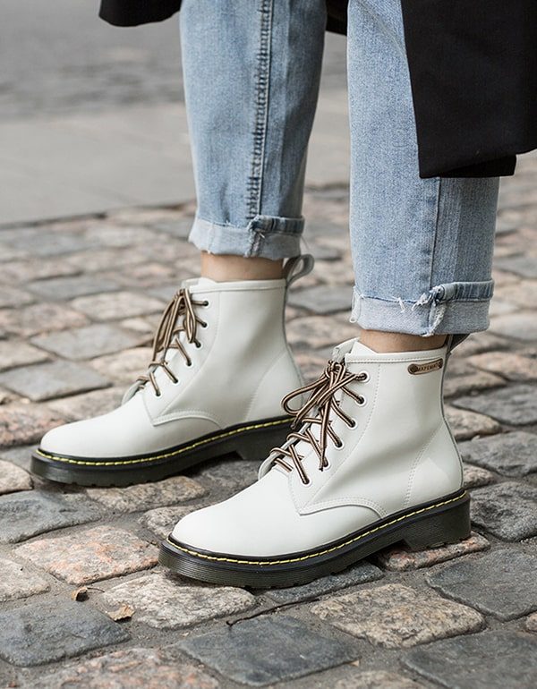 Doc Marten-laarzen Van Glad Leer Voor Dames In De Herfst