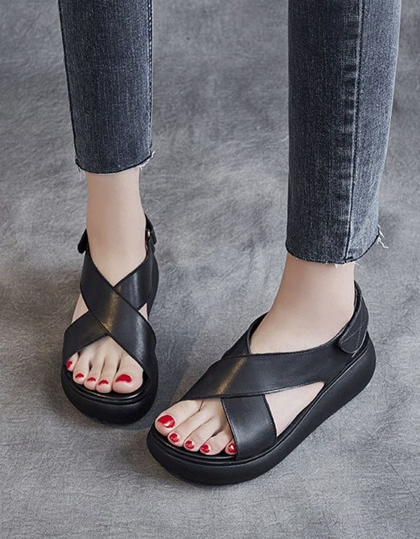 Zomerse Sandalen Met Open Teen En Gekruiste Bandjes