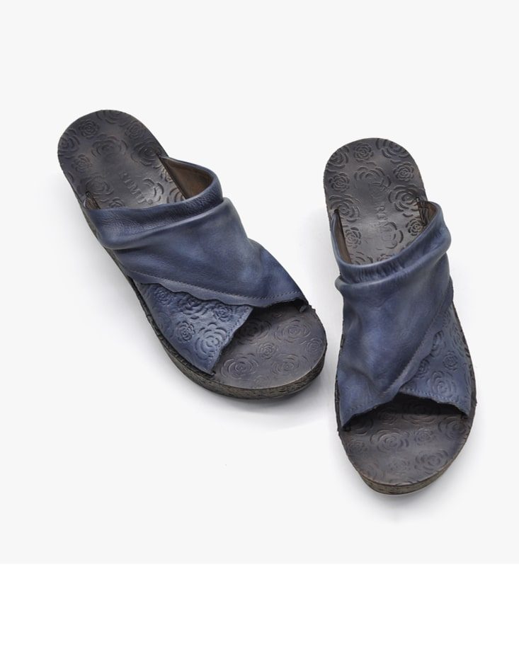 Leren Slippers Met Sleehak Voor De Zomer