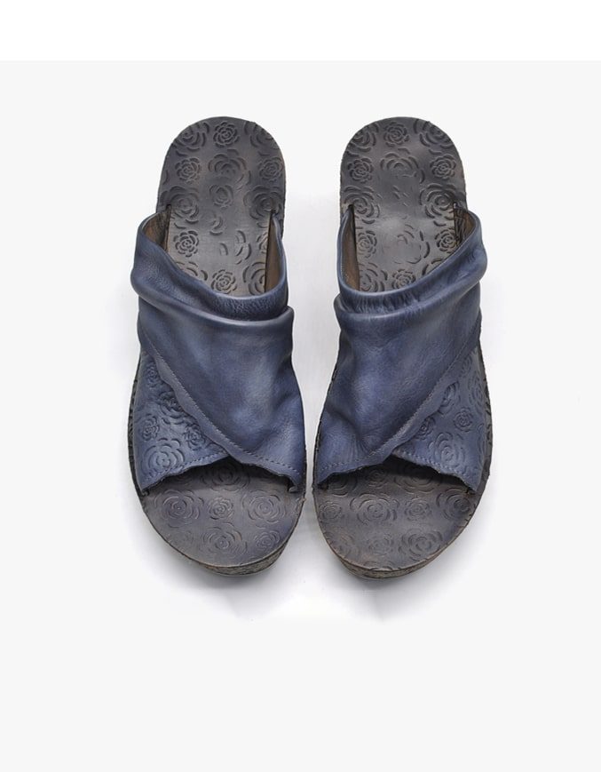 Leren Slippers Met Sleehak Voor De Zomer