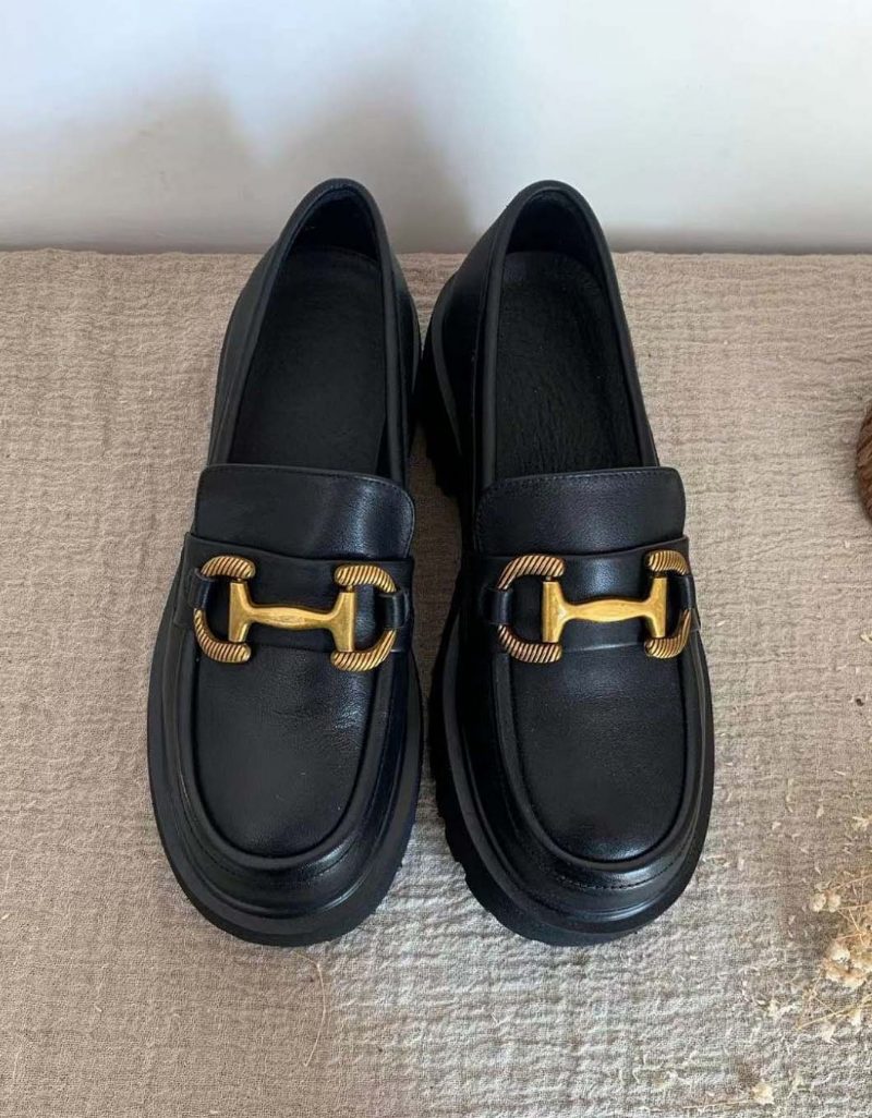 Comfortabele Loafers Met Metalen Voorkant En Dikke Zolen